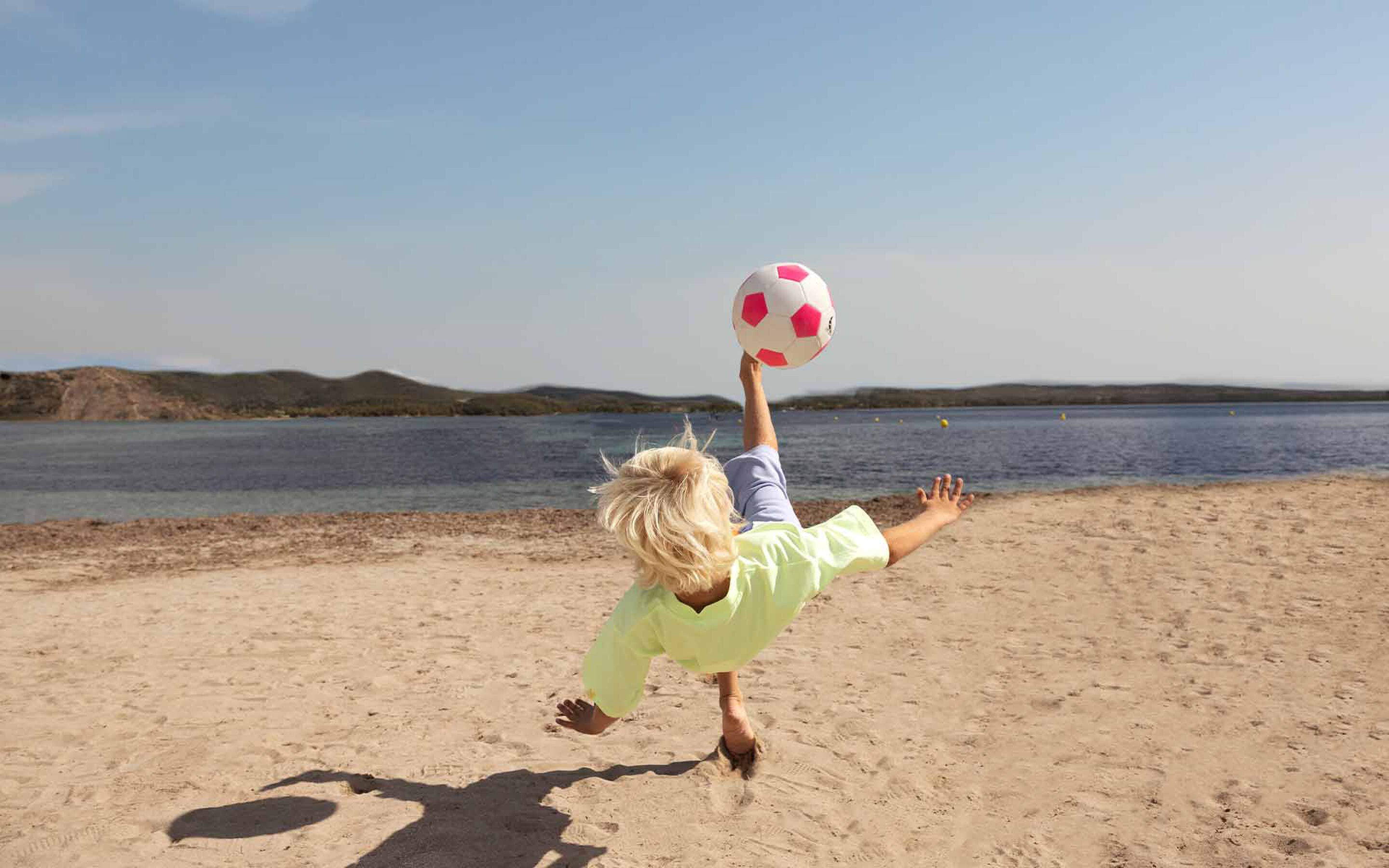 Tendencias de moda ni&ntilde;o BOSS en Kidsaround