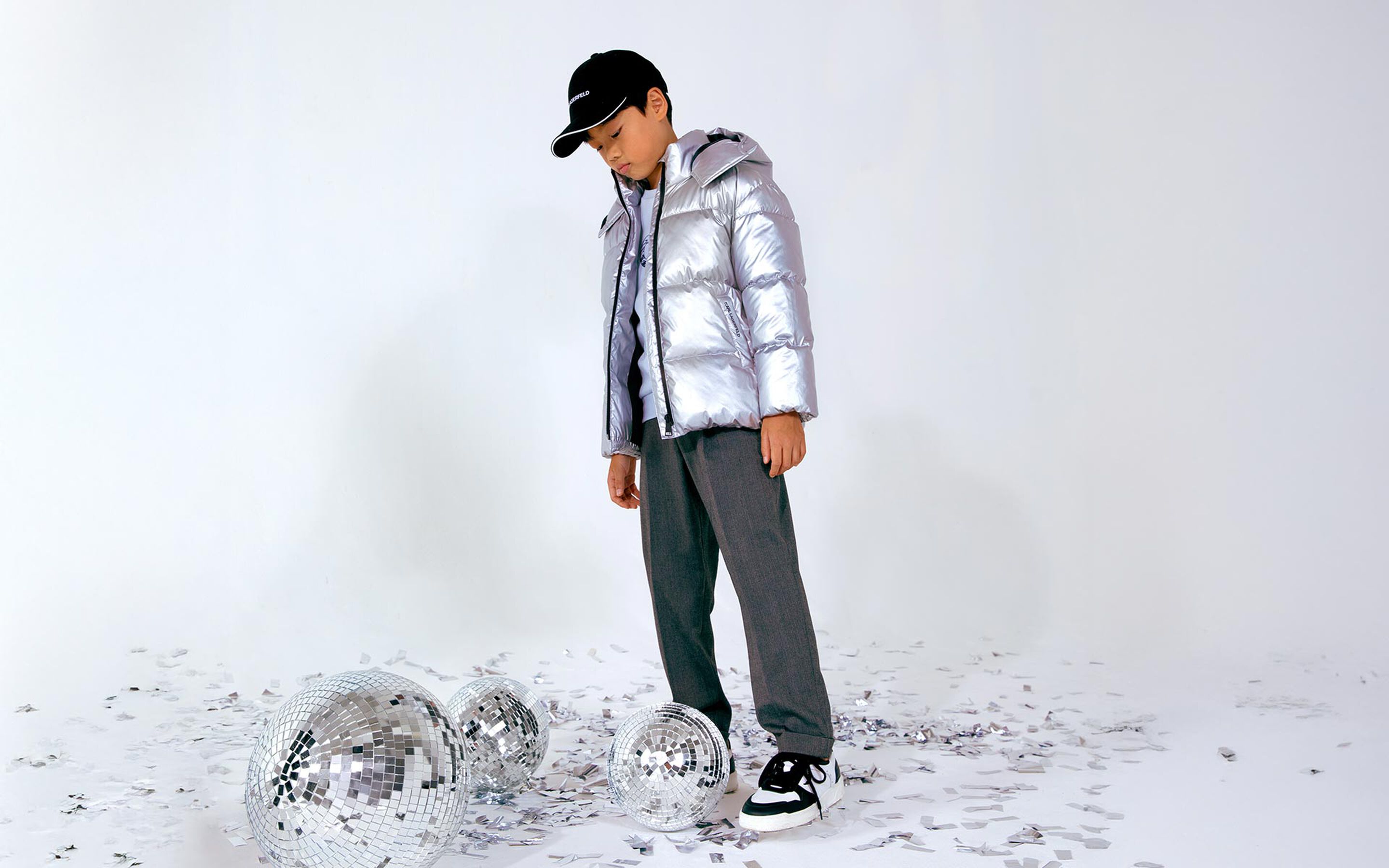 Ropa y accesorios para niños de la marca KARL LAGERFELD KIDS en Kids around