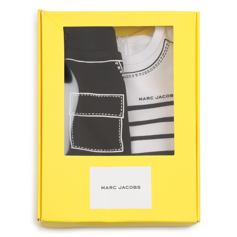 CONJUNTO DE CAMISETA Y PANTAL&Oacute;N CORTO MARC JACOBS 
                        UNISEXO