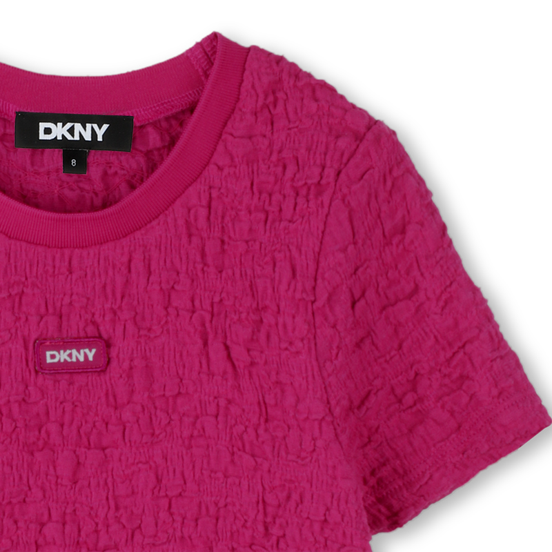 Camiseta gofrada manga corta DKNY 
                        NI&Ntilde;A