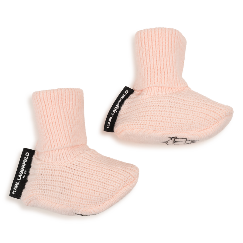 Conjunto de gorro y zapatillas. KARL LAGERFELD KIDS 
                        NI&Ntilde;A