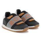 Zapatillas con el&aacute;stico de la marca BOSS 
                    NI&Ntilde;O