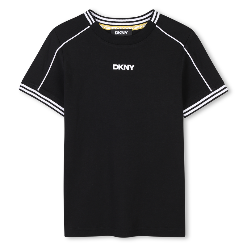 Camiseta con bandas de colores DKNY 
                        UNISEXO
