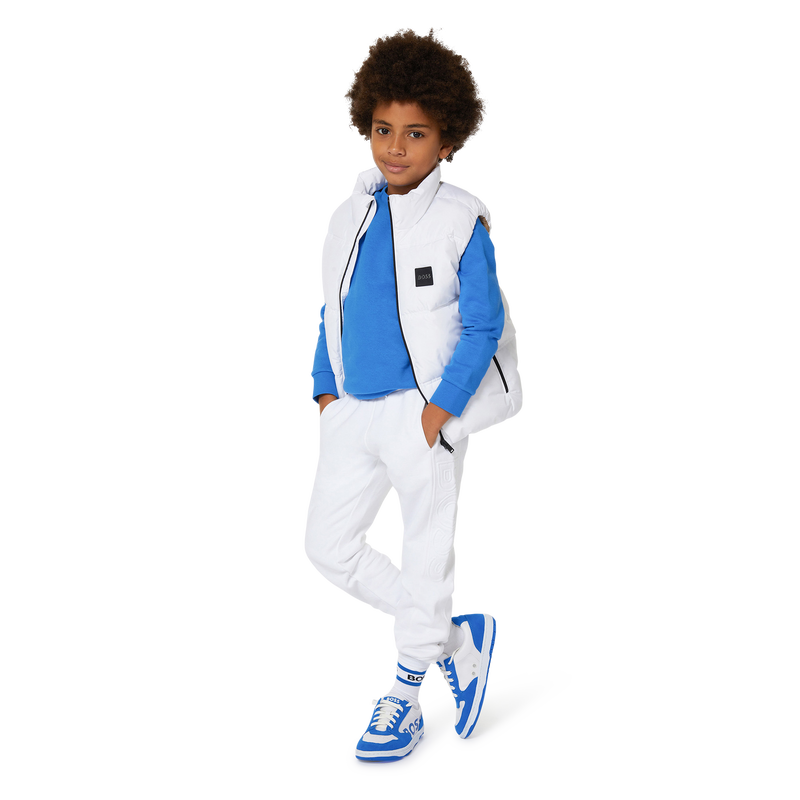 Deportivas de cordones y logo