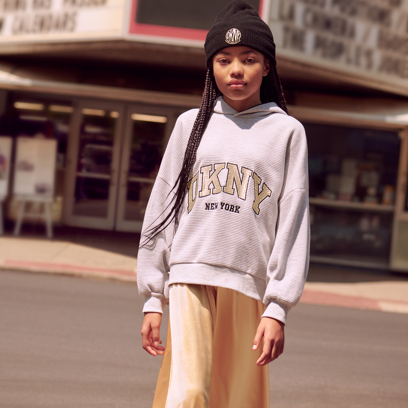 Gorro de punto con vuelta DKNY 
                        NI&Ntilde;A