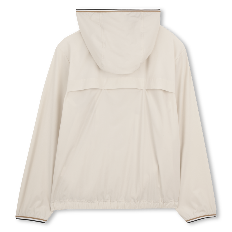 CONJUNTO CORTAVIENTOS + PANTAL&Oacute;N CORTO BOSS 
                        NI&Ntilde;O