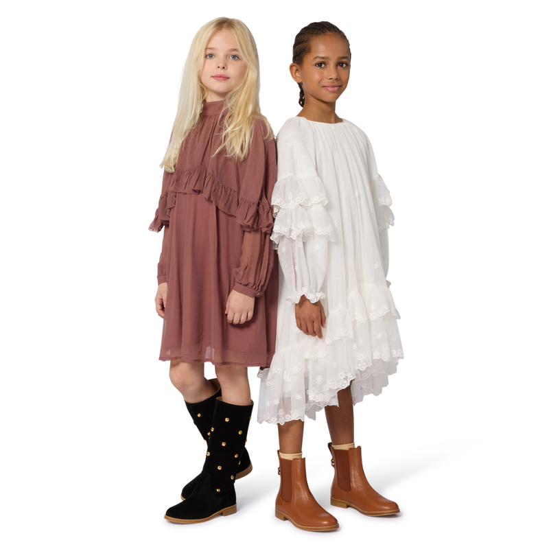 Maxi vestido con volantes y bordados CHLOE 
                        NI&Ntilde;A