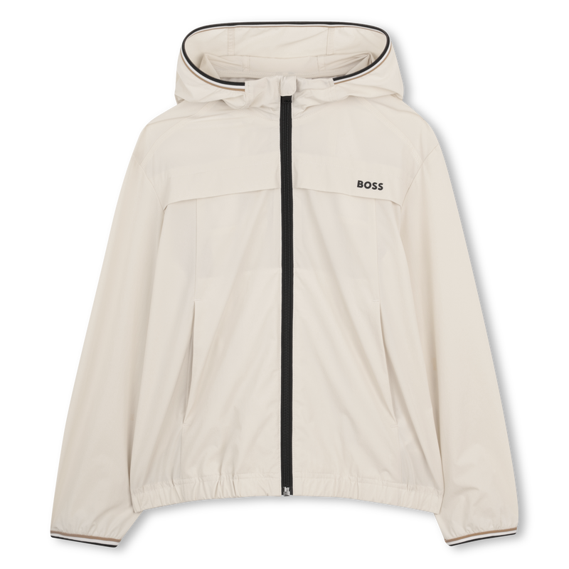 CONJUNTO CORTAVIENTOS + PANTAL&Oacute;N CORTO BOSS 
                        NI&Ntilde;O