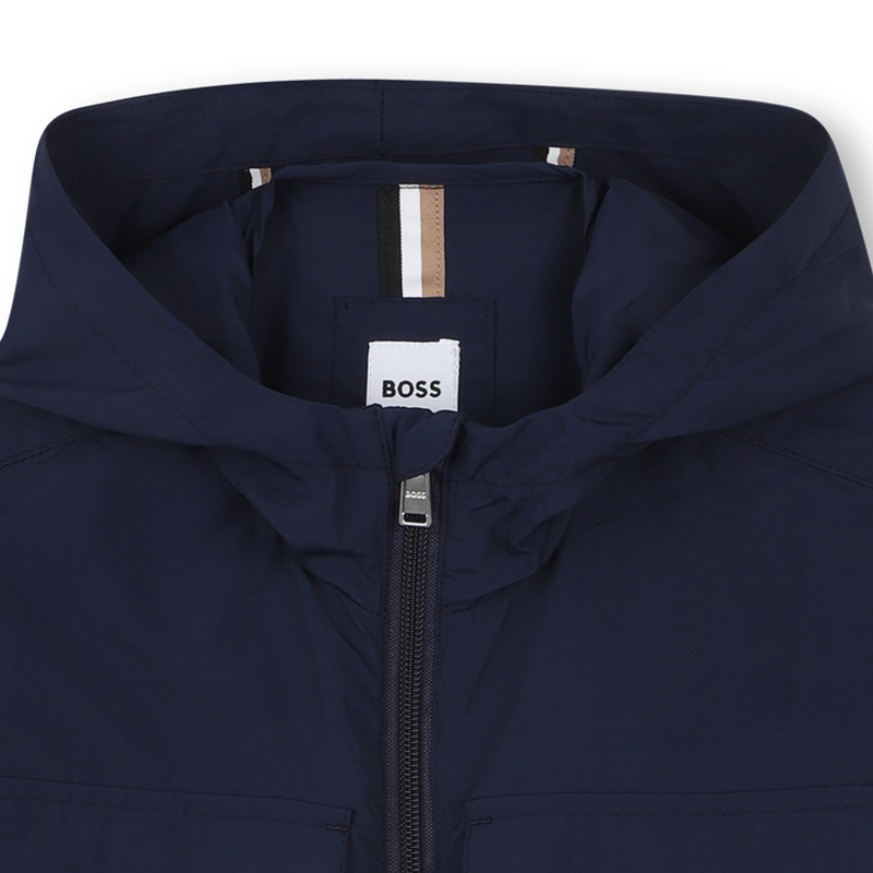 Cortavientos con capucha BOSS 
                        NIÑO