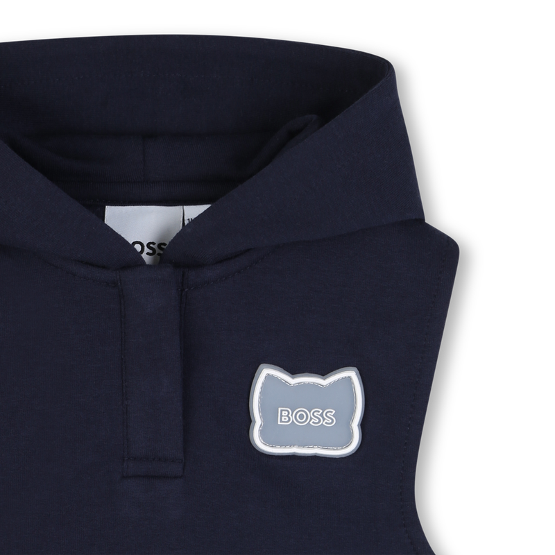 CONJUNTO CAMISETA + SUDADERA + PANTAL&Oacute;N CORTO BOSS 
                        NI&Ntilde;O