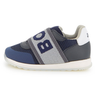 Zapatillas con el&aacute;stico de la marca BOSS 
                    NI&Ntilde;O