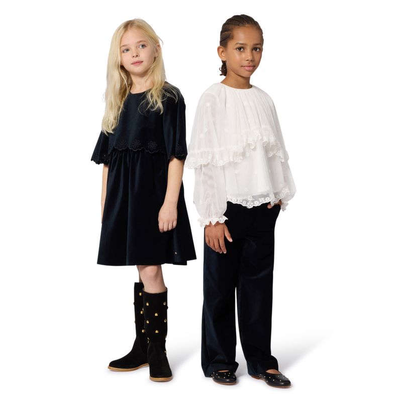 Blusa con volantes y bordados CHLOE 
                        NIÑA