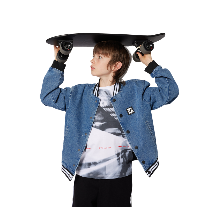 Camiseta de algod&oacute;n estampada DKNY 
                        NI&Ntilde;O