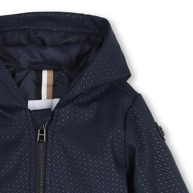 CORTAVIENTOS CON CAPUCHA BOSS 
                        NI&Ntilde;O