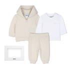 Conjunto de pantal&oacute;n, c&aacute;rdigan y camiseta BOSS 
                    NI&Ntilde;O