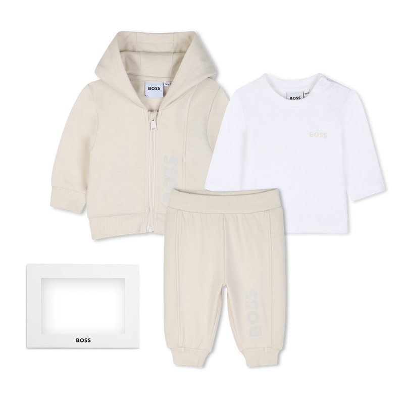 Conjunto de pantal&oacute;n, c&aacute;rdigan y camiseta BOSS 
                        NI&Ntilde;O