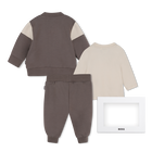 Conjunto de pantal&oacute;n, c&aacute;rdigan y camiseta BOSS 
                    NI&Ntilde;O