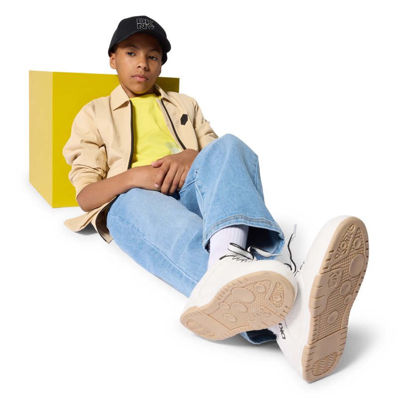 JEANS DE 5 BOLSILLOS DKNY 
                        UNISEXO