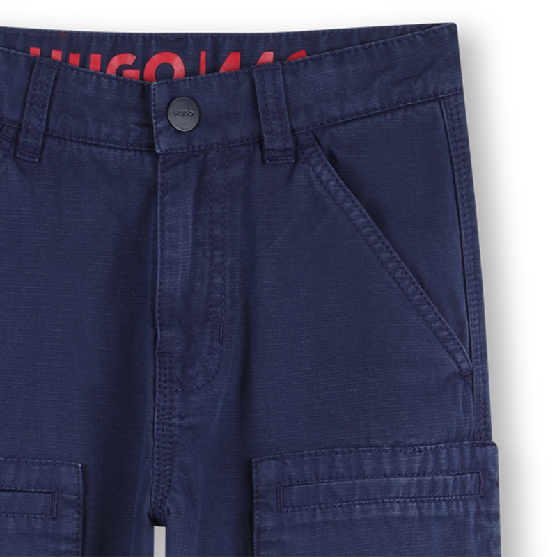 PANTAL&Oacute;N CON BOLSILLOS HUGO 
                        NI&Ntilde;O