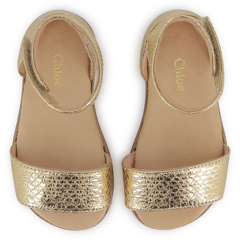 Sandalias con correas de cuero CHLOE 
                        NI&Ntilde;A