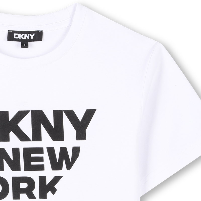 Camiseta de manga corta DKNY 
                        UNISEXO