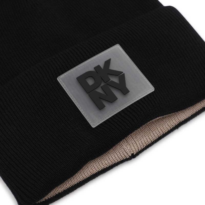 Gorro de punto reversible DKNY 
                        UNISEXO