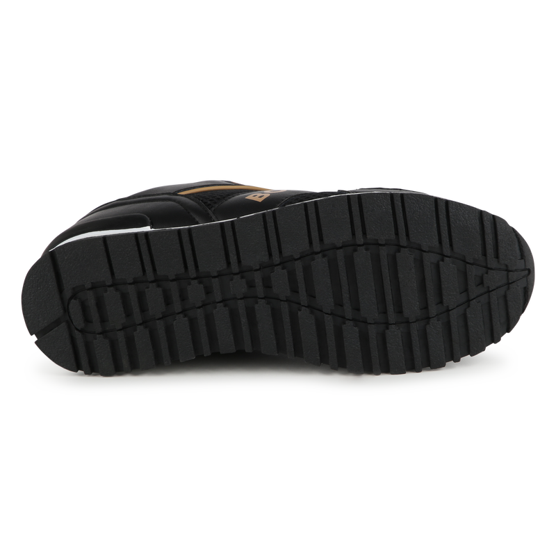 Deportivas de piel y cordones