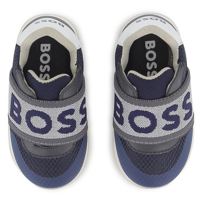 Zapatillas con el&aacute;stico de la marca BOSS NI&Ntilde;O
