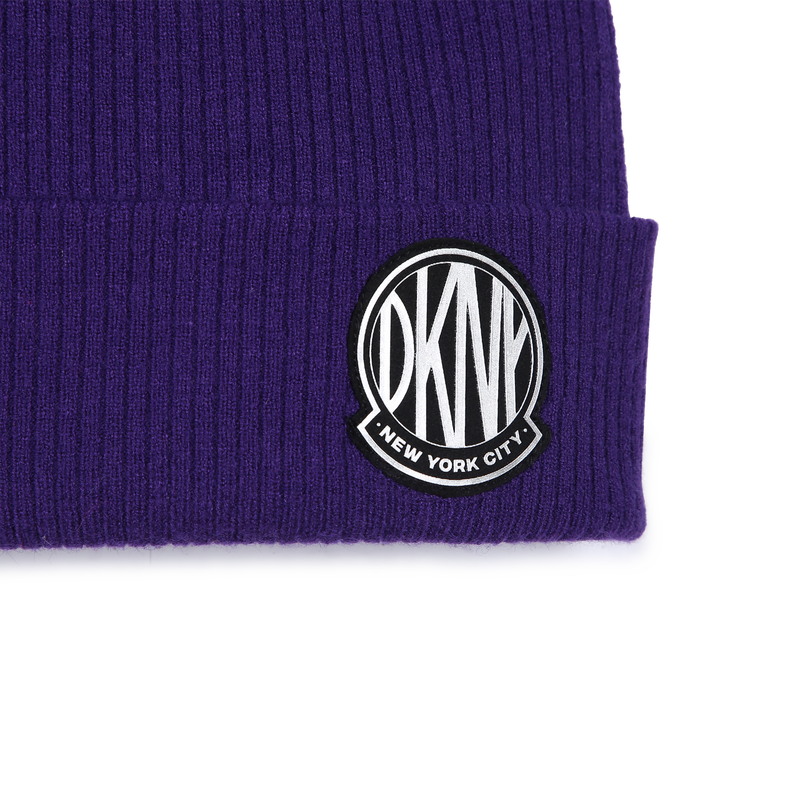 Gorro de punto con vuelta DKNY 
                        NI&Ntilde;A