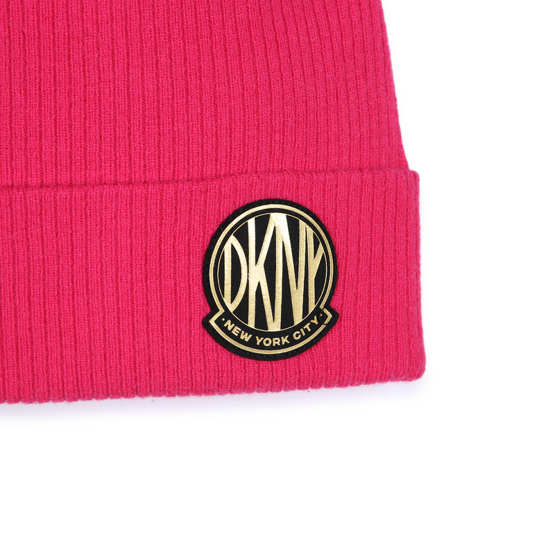 Gorro de punto con vuelta DKNY 
                        NI&Ntilde;A