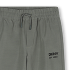 Pantal&oacute;n repelente al agua DKNY 
                    NI&Ntilde;O
