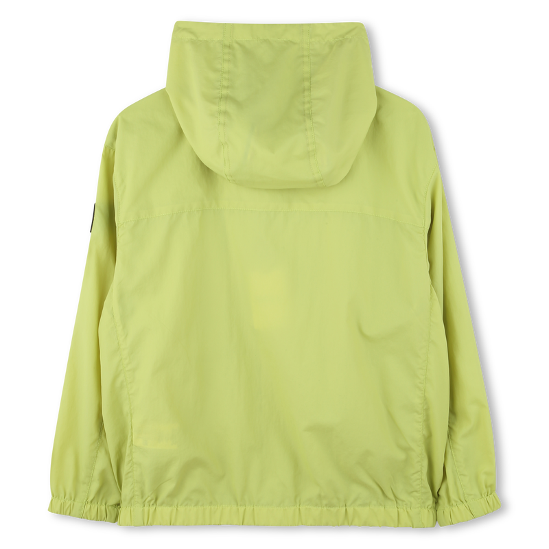 Cortavientos con capucha