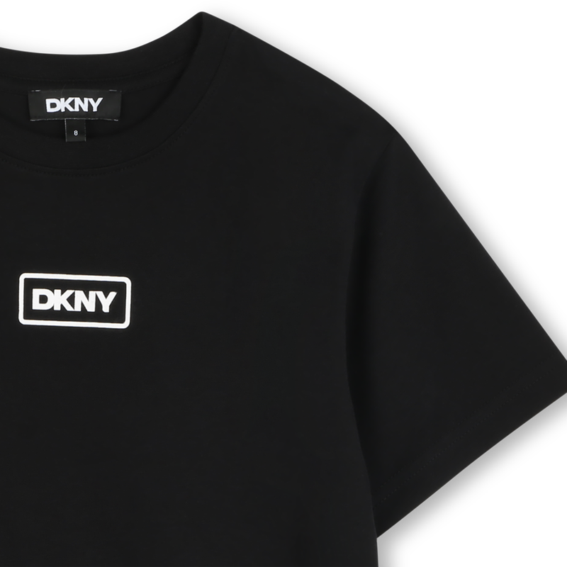 Camiseta de manga corta DKNY 
                        UNISEXO