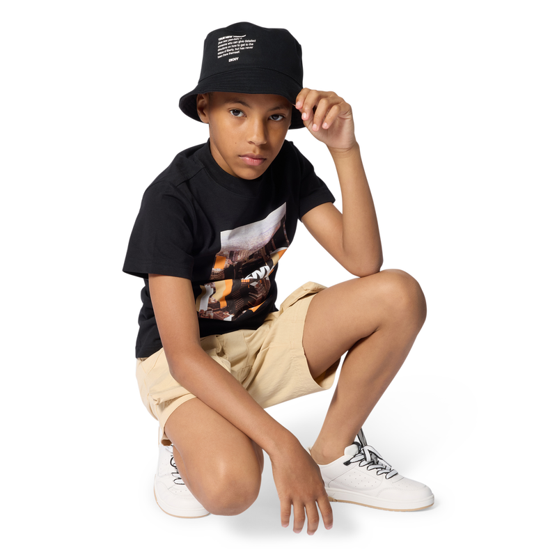 PANTALONES CORTOS EN MATERIAL DE FANTAS&Iacute;A DKNY 
                        NI&Ntilde;O