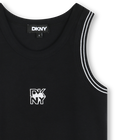 Camiseta con canal&eacute; y bordado DKNY 
                    NI&Ntilde;A