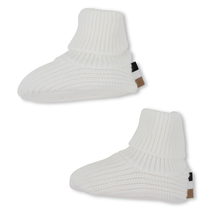 Conjunto de sombrero y botines BOSS 
                        UNISEXO