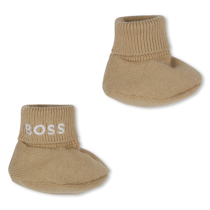 Conjunto gorro y patucos BOSS 
                        UNISEXO