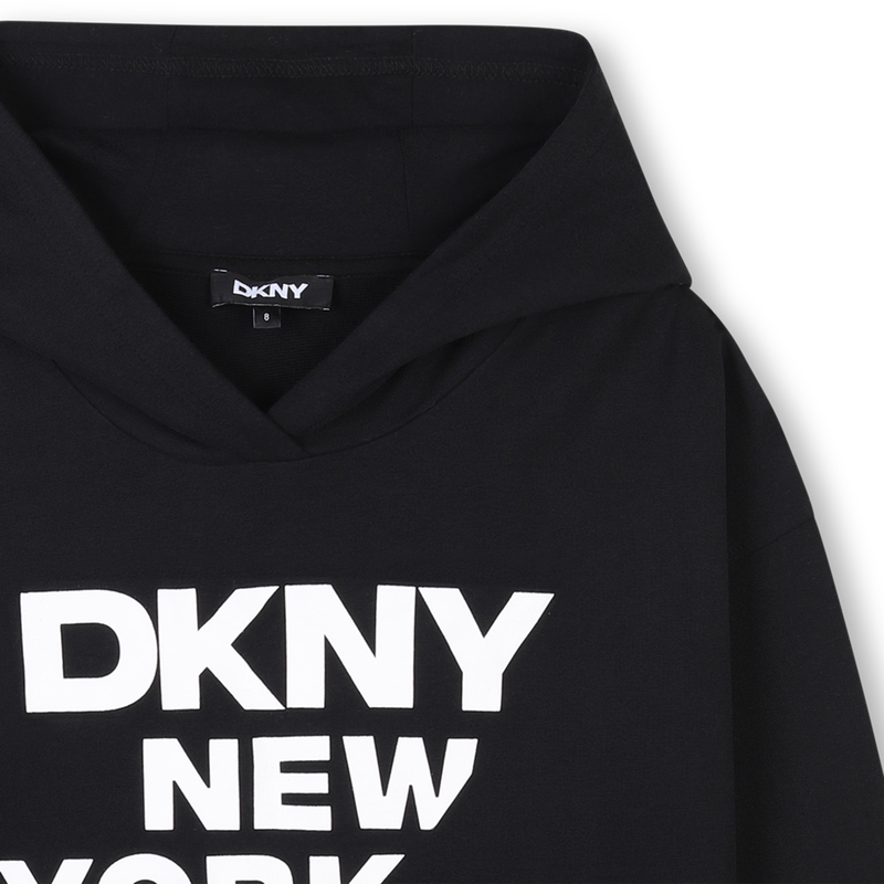 Sudadera estampado con relieve DKNY 
                        UNISEXO