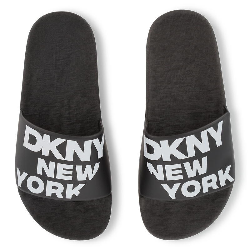 Chanclas estampadas DKNY 
                        UNISEXO