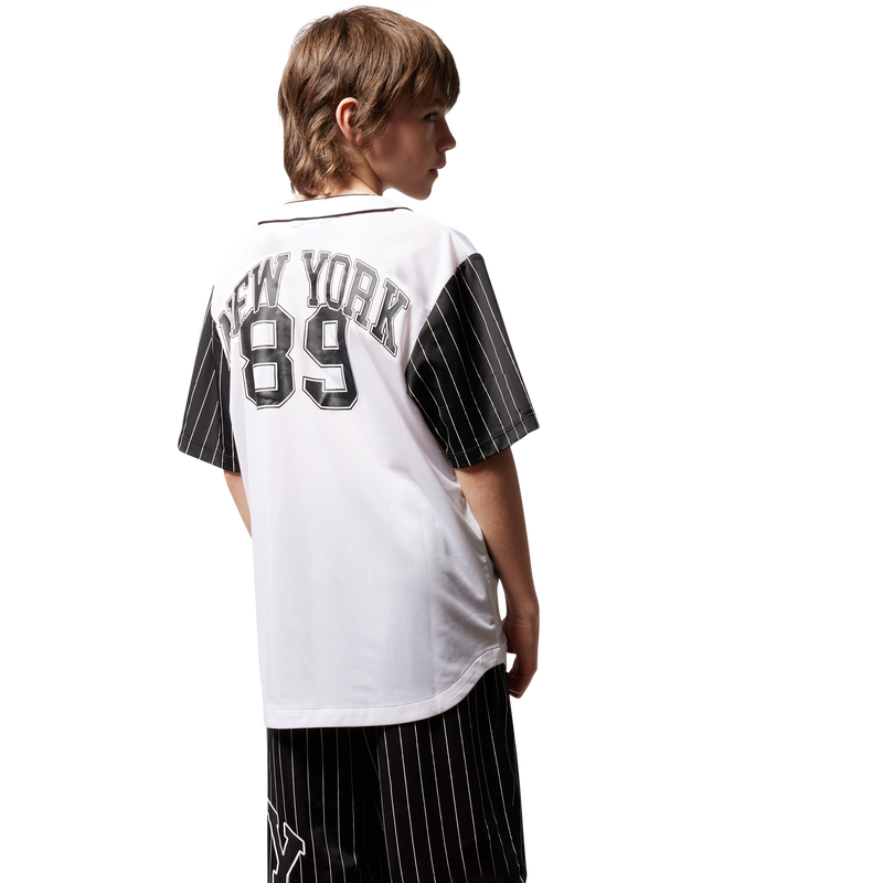 Camisa ancha con automáticos DKNY 
                        UNISEXO