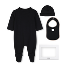 Conjunto de pijama, gorro y babero. BOSS 
                    NI&Ntilde;O