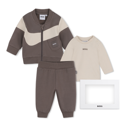 Conjunto de pantal&oacute;n, c&aacute;rdigan y camiseta BOSS NI&Ntilde;O