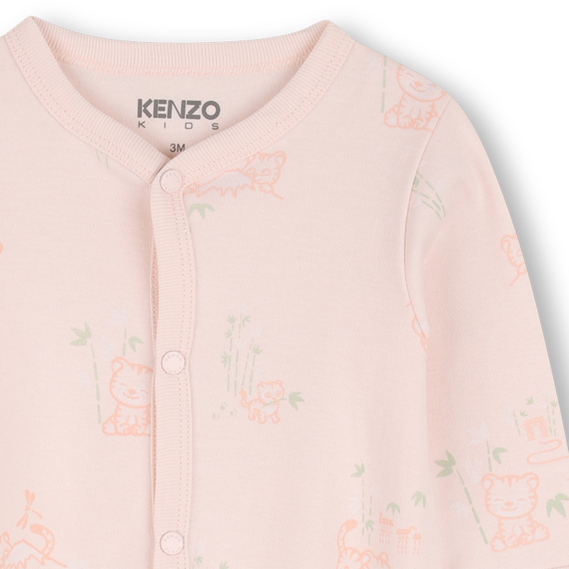 CONJUNTO DE PIJAMA, GORRO Y BABERO KENZO KIDS 
                        NI&Ntilde;A