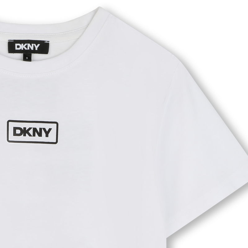 Camiseta de manga corta DKNY 
                        UNISEXO