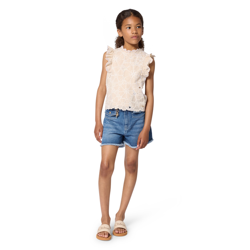 CAMISETA CON BORDADO FLORAL CHLOE 
                        NI&Ntilde;A