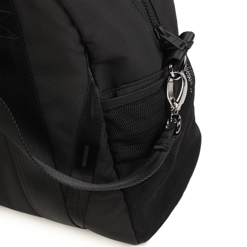 Bolso cambiador y accesorios BOSS 
                        UNISEXO