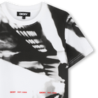 Camiseta de algod&oacute;n estampada DKNY 
                    NI&Ntilde;O