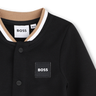 Conjunto de pantal&oacute;n, c&aacute;rdigan y camiseta BOSS 
                    NI&Ntilde;O