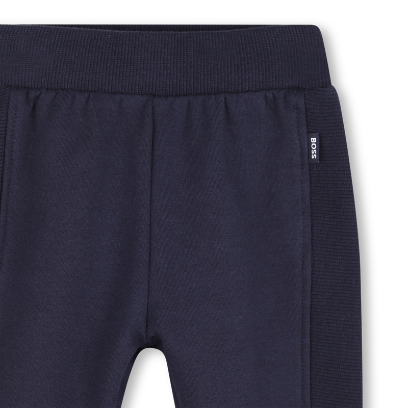 Conjunto de pantal&oacute;n, c&aacute;rdigan y camiseta BOSS 
                        NI&Ntilde;O