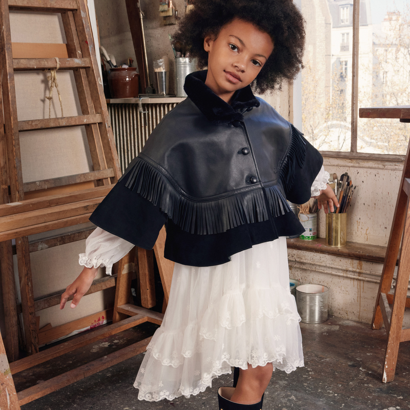 Chaqueta capa con flecos CHLOE 
                        NI&Ntilde;A